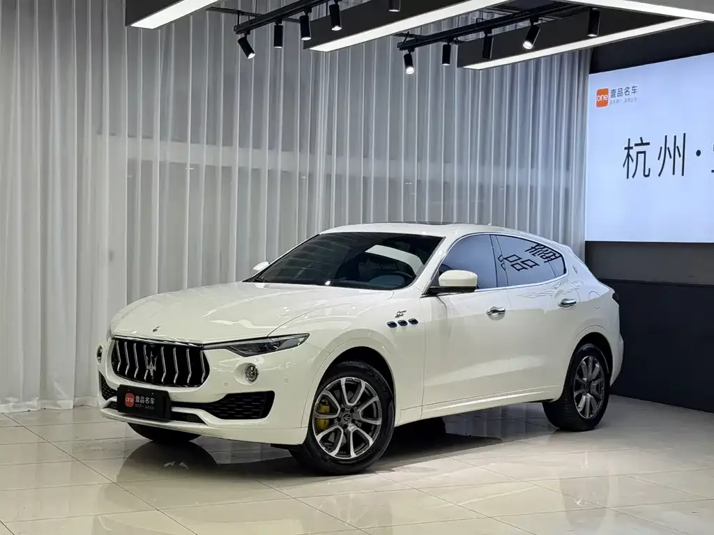 Maserati Levante — фото 1