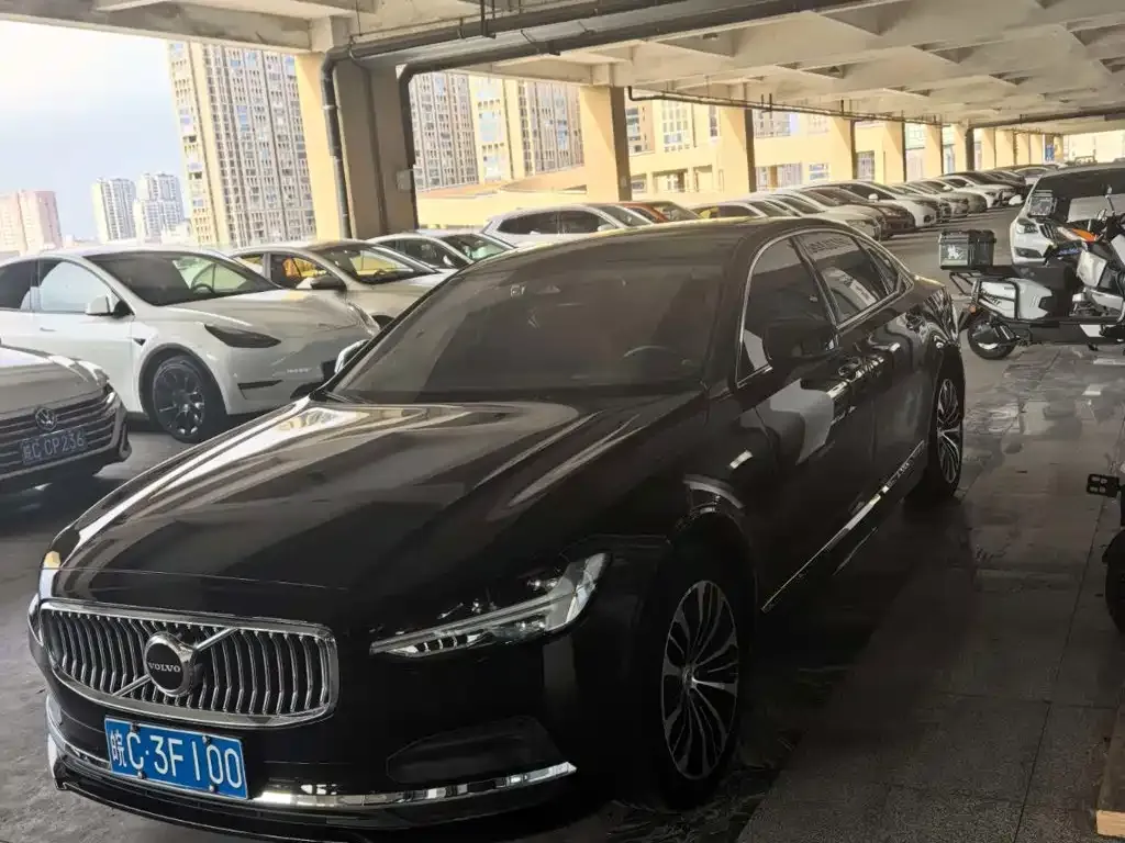 Volvo S90 — фото 1