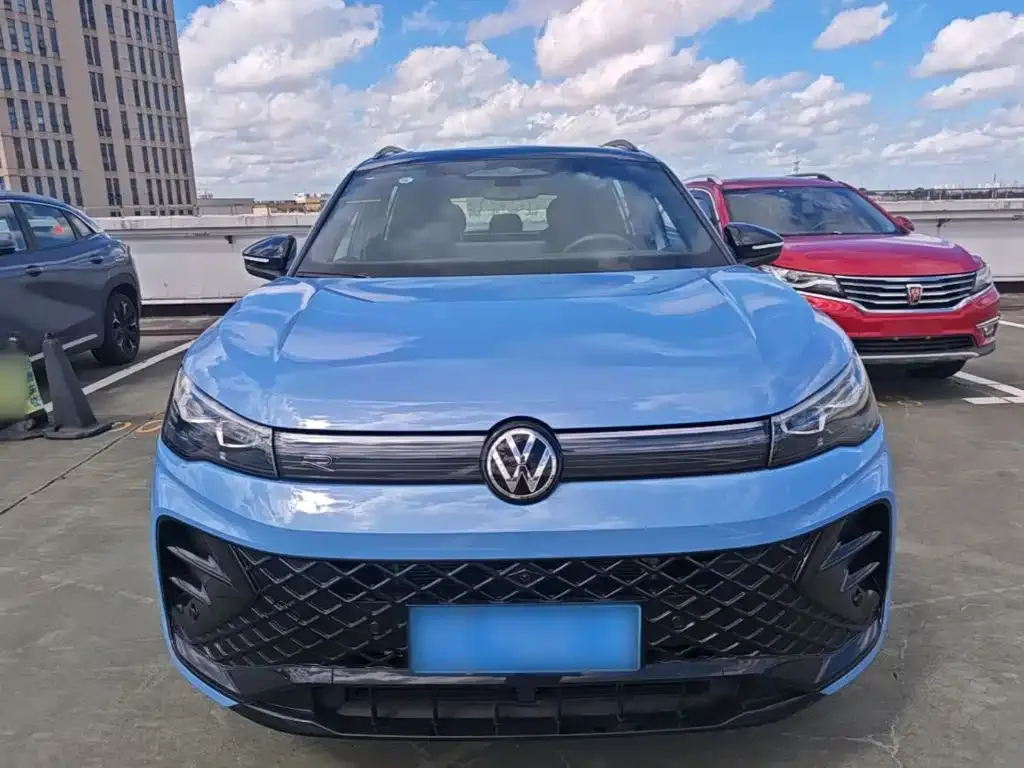 Volkswagen Tiguan L — фото 9
