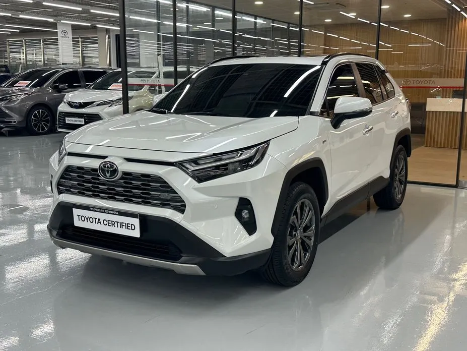 Toyota RAV4 — фото 1