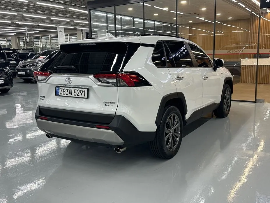 Toyota RAV4 — фото 5