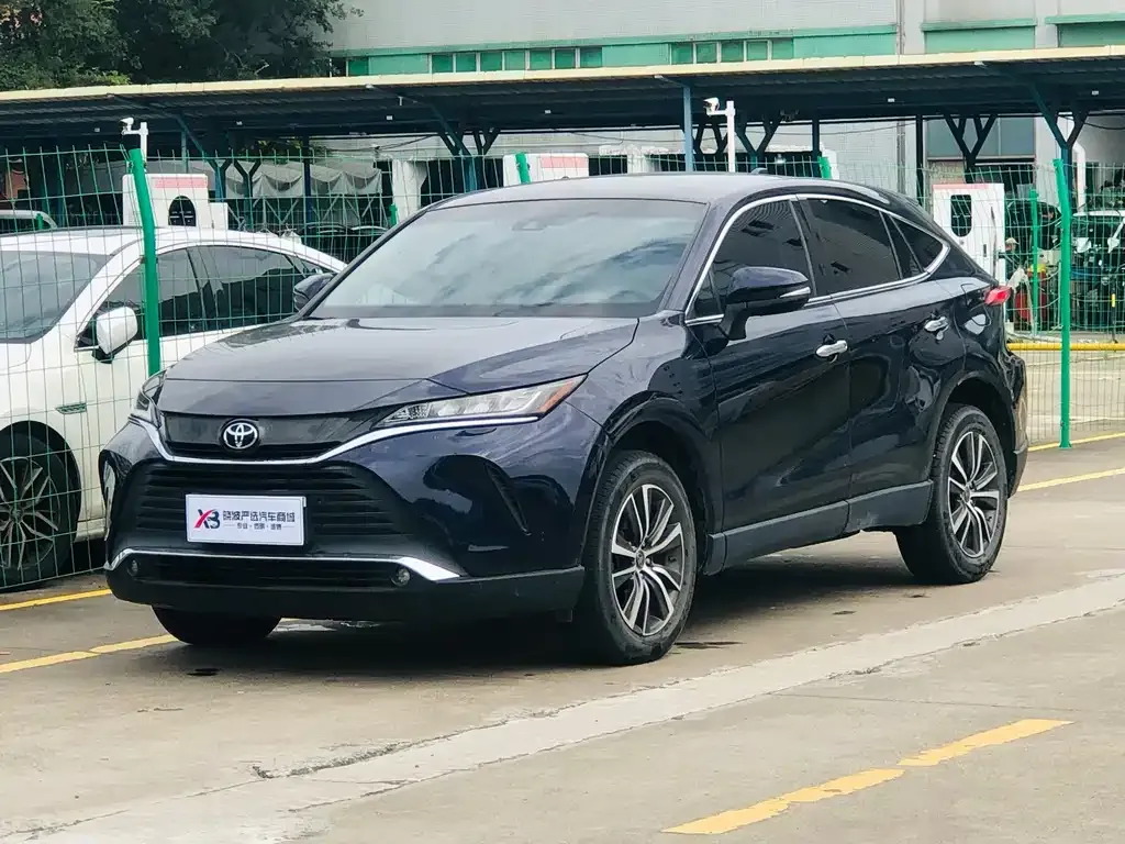 Toyota Harrier — фото 1