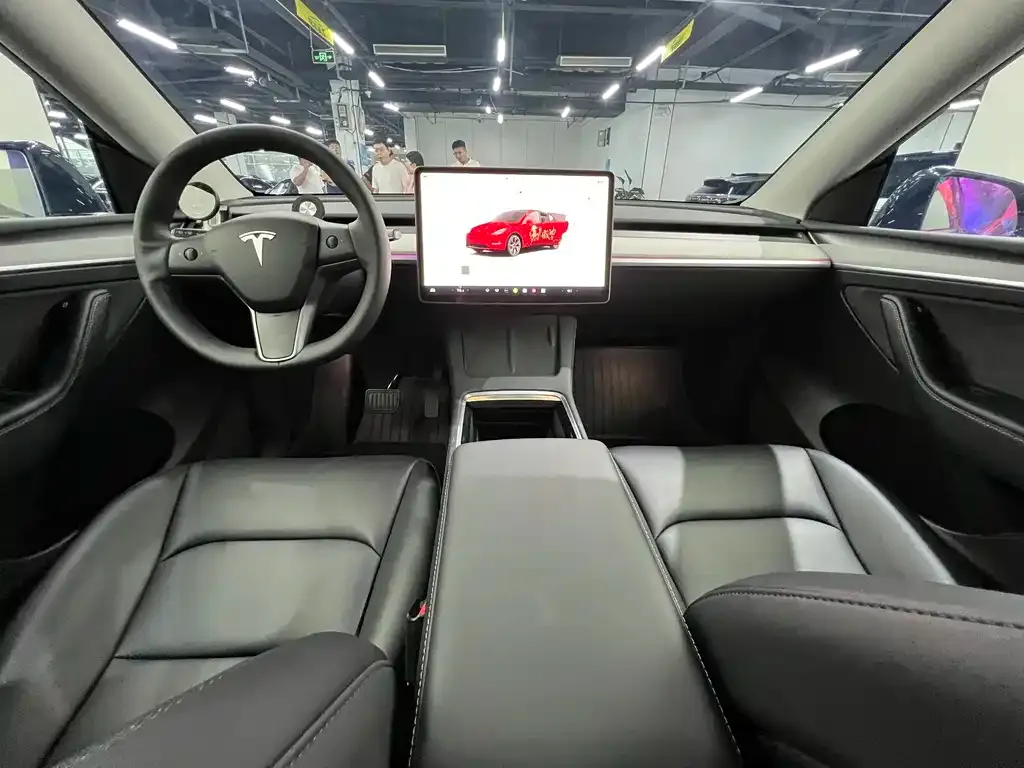 Tesla Model Y — фото 10