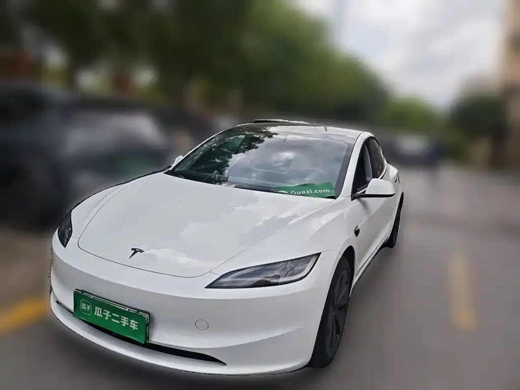 Tesla Model 3 — фото 1