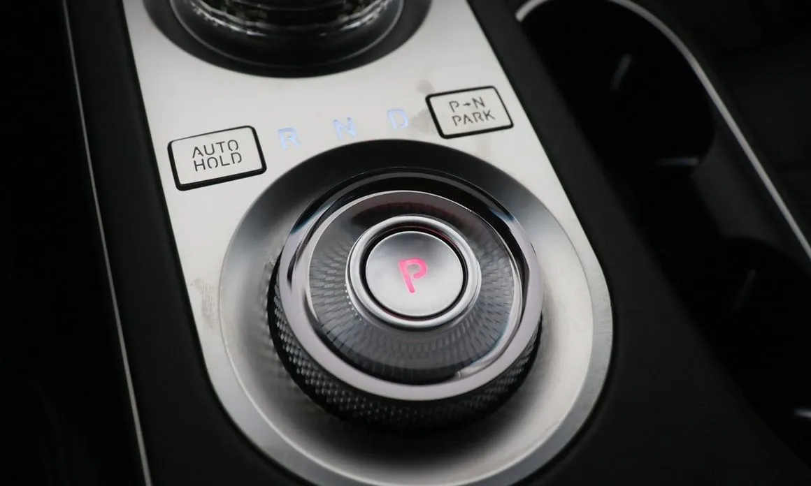 Genesis GV70 — фото 2