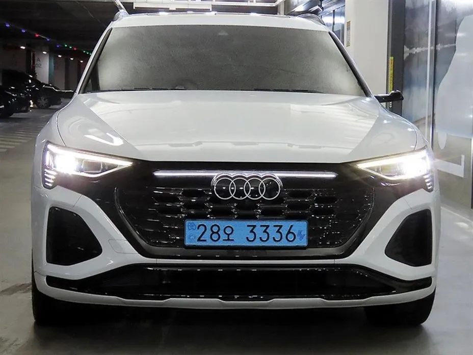 Audi Q8 e-tron — фото 7