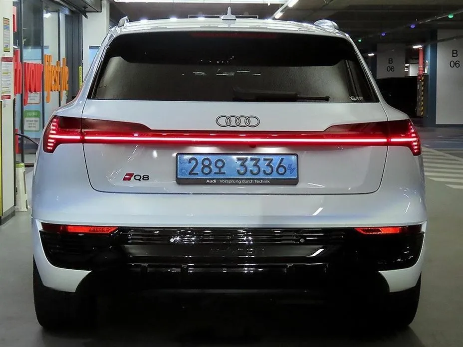 Audi Q8 e-tron — фото 4