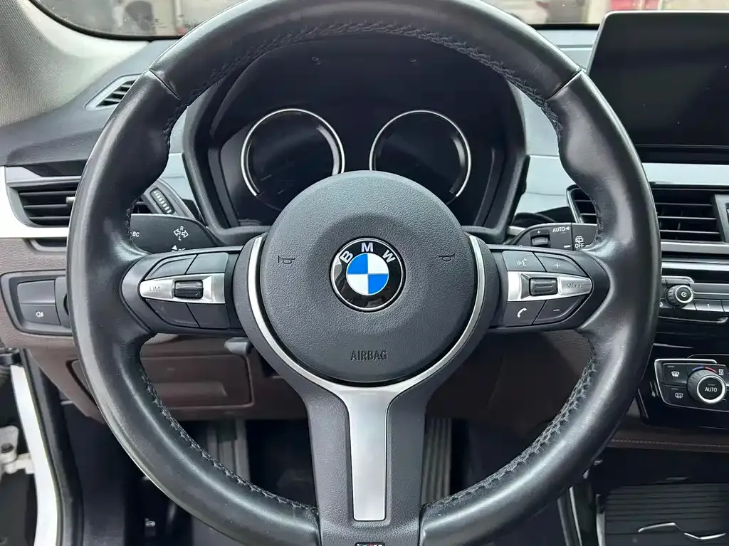 BMW X1 — фото 8