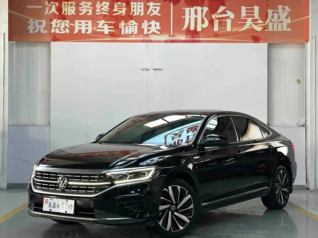 Volkswagen Passat — фото 1