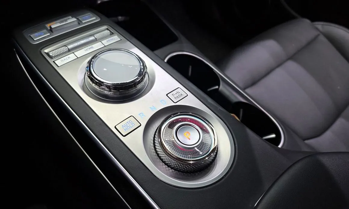 Genesis GV70 — фото 10