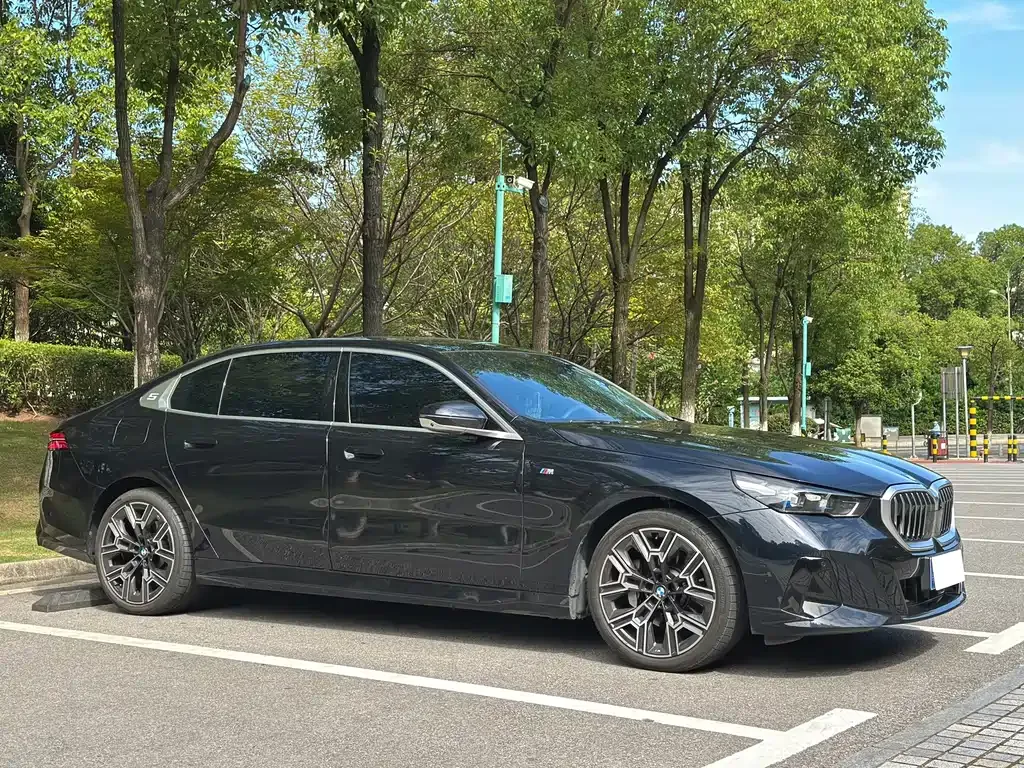 BMW 5 Series — фото 10