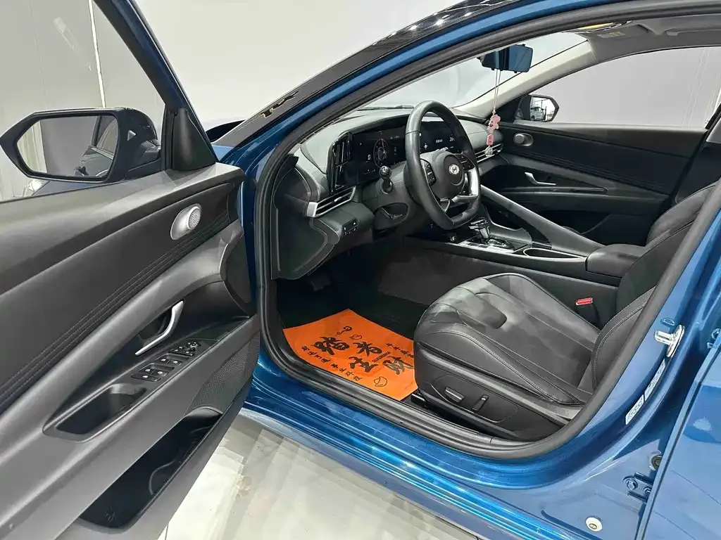 Hyundai Elantra — фото 2