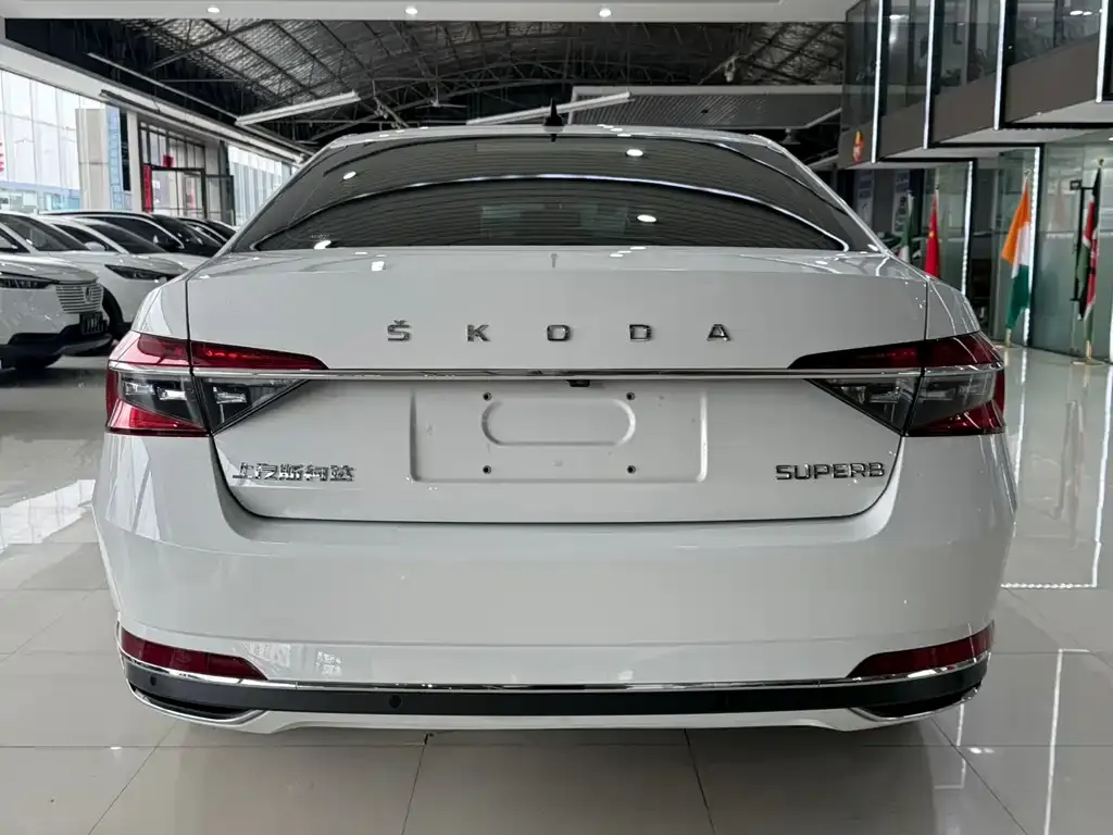 Skoda Superb — фото 10
