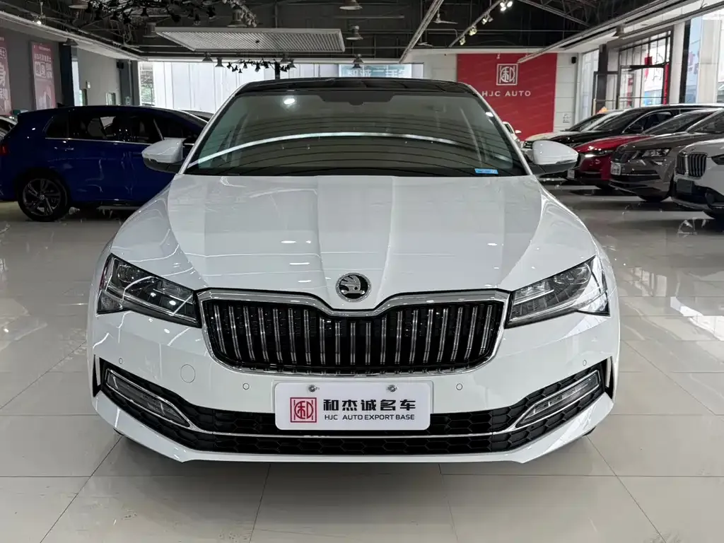 Skoda Superb — фото 8