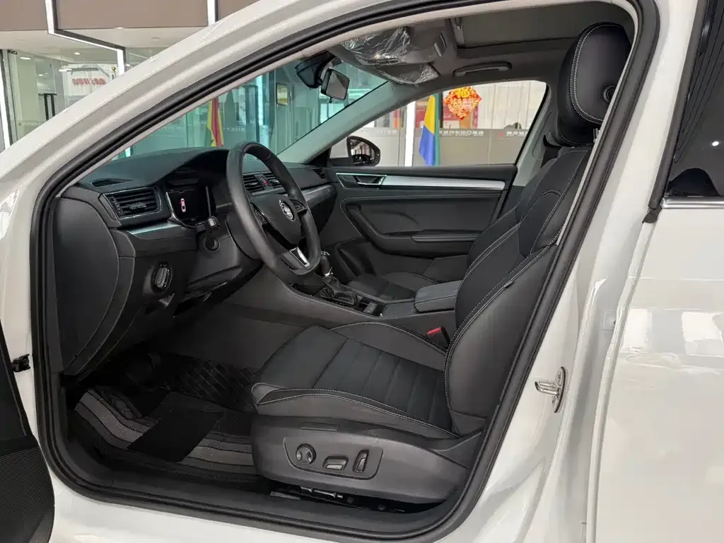 Skoda Superb — фото 4