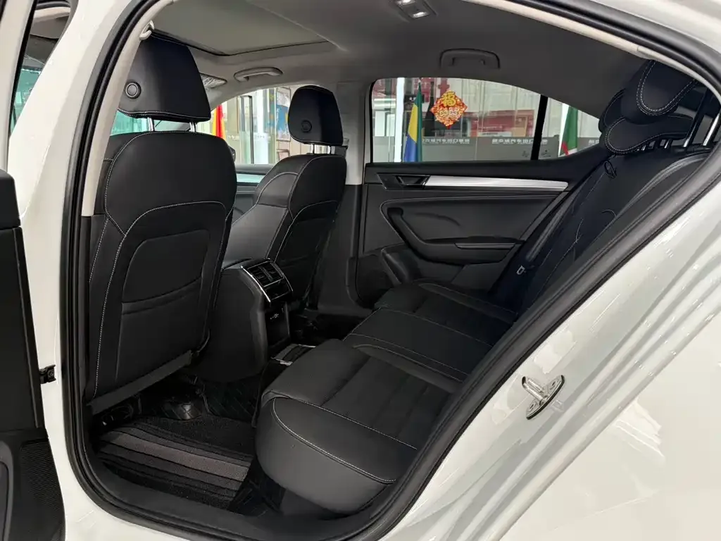 Skoda Superb — фото 7