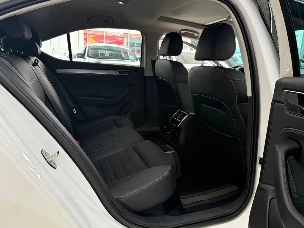Skoda Superb — фото 5