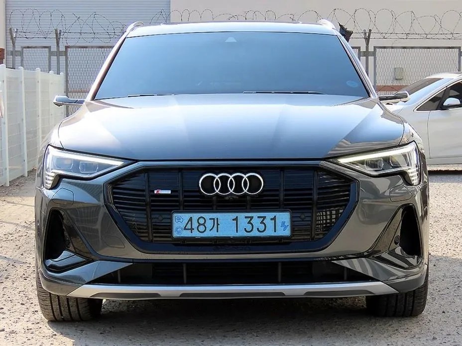 Audi e-tron — фото 4