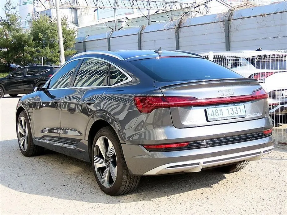 Audi e-tron — фото 10