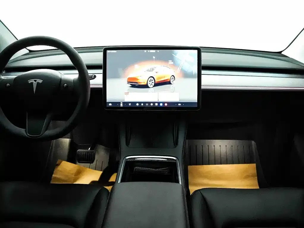 Tesla Model Y — фото 4