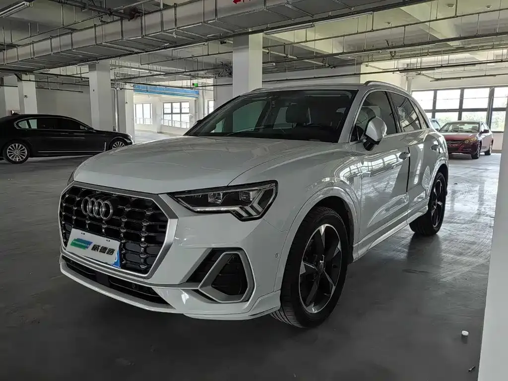 Audi Q3 — фото 1