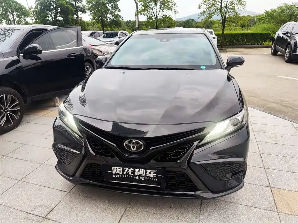 Toyota Camry — фото 7