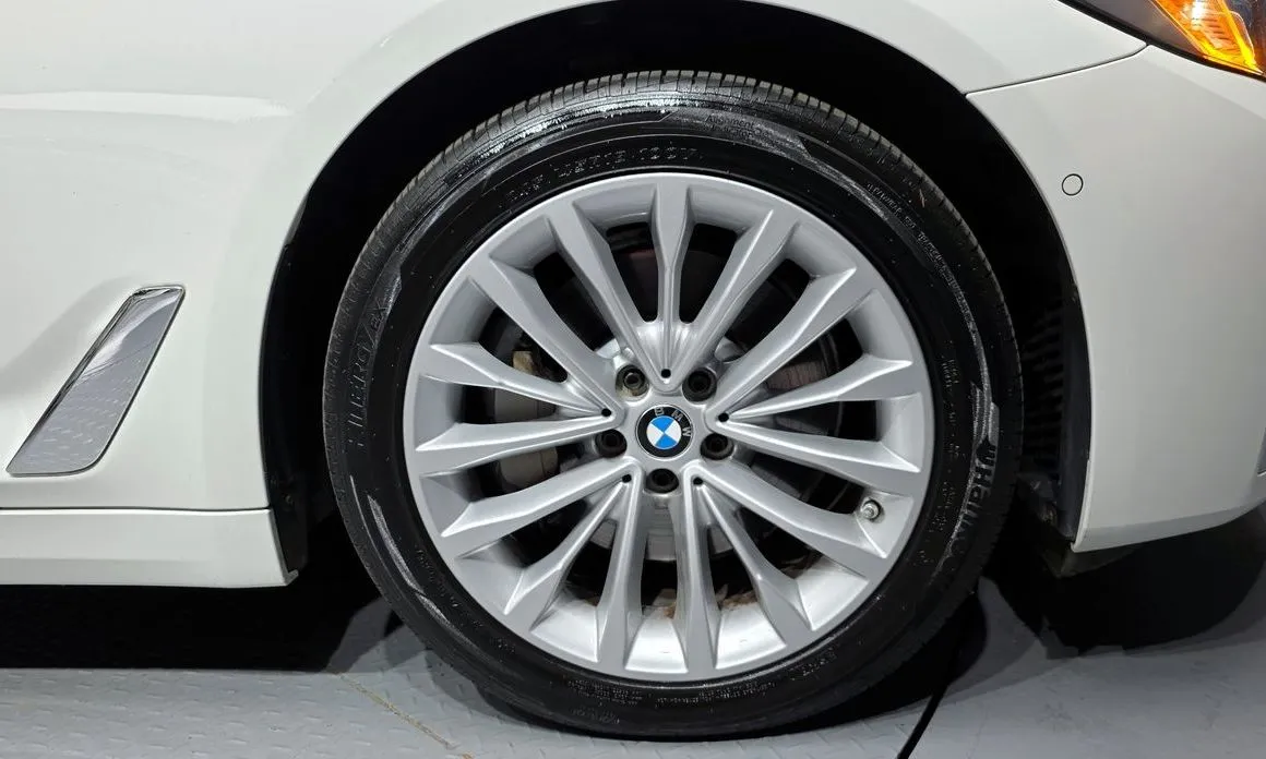 BMW 5-Series — фото 10