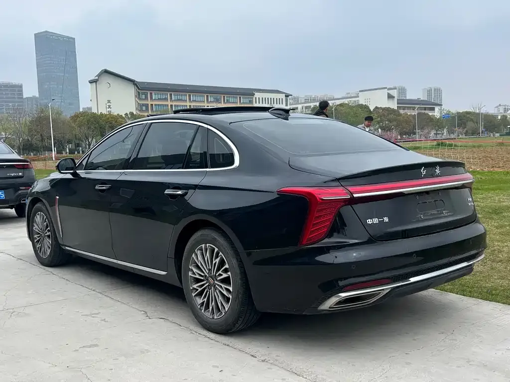 Hongqi H5 — фото 2
