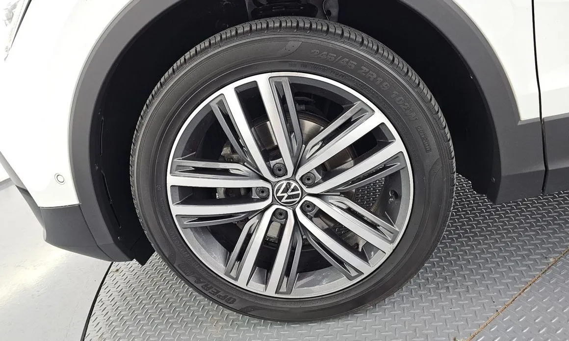 Volkswagen Tiguan — фото 10