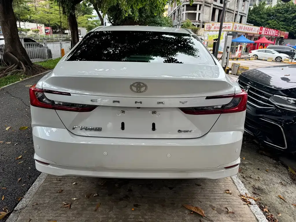 Toyota Camry — фото 7