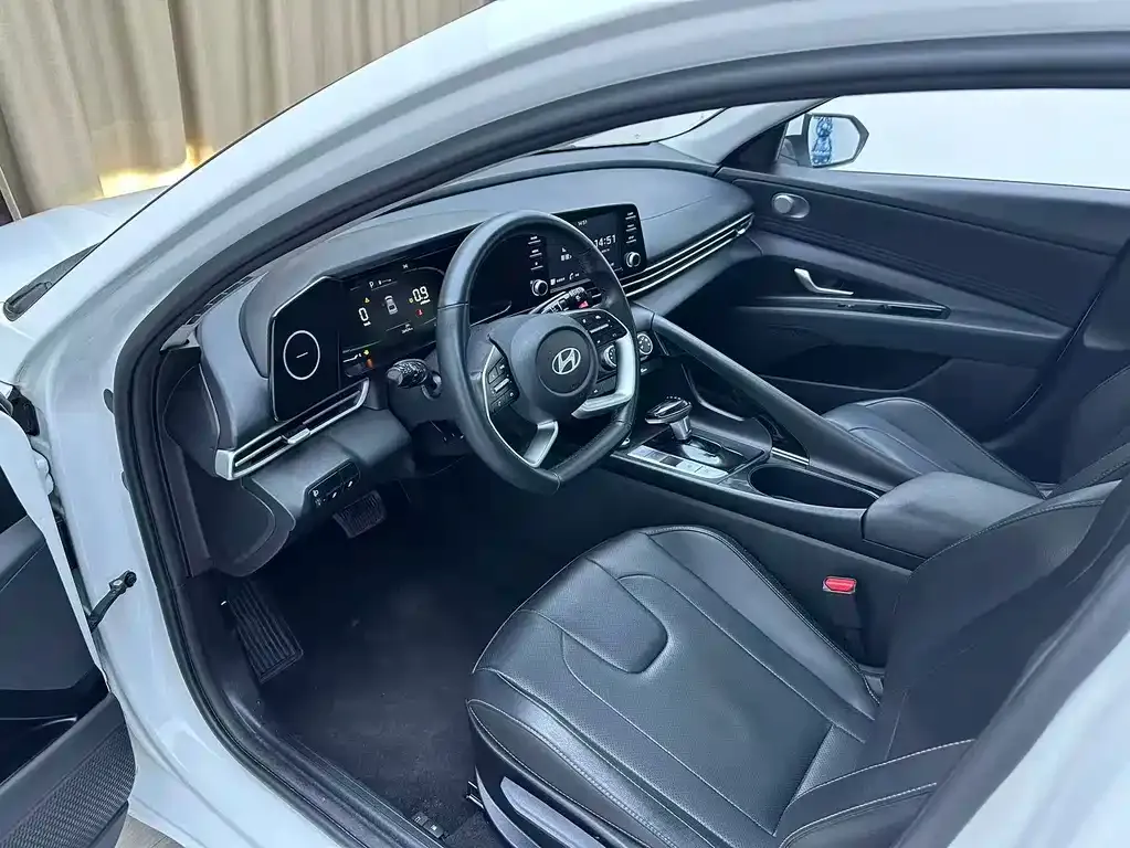 Hyundai Elantra — фото 9