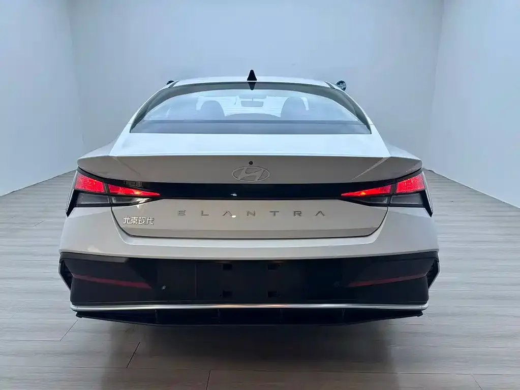 Hyundai Elantra — фото 4