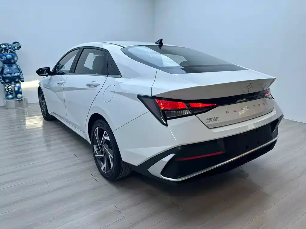 Hyundai Elantra — фото 10