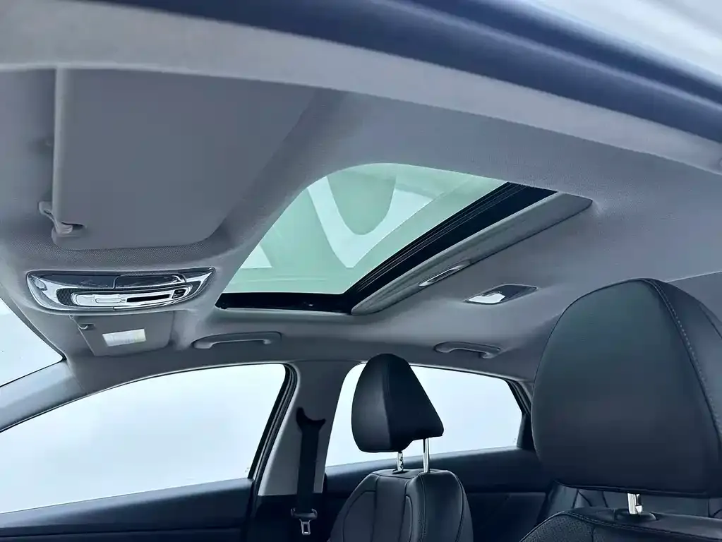 Hyundai Elantra — фото 7