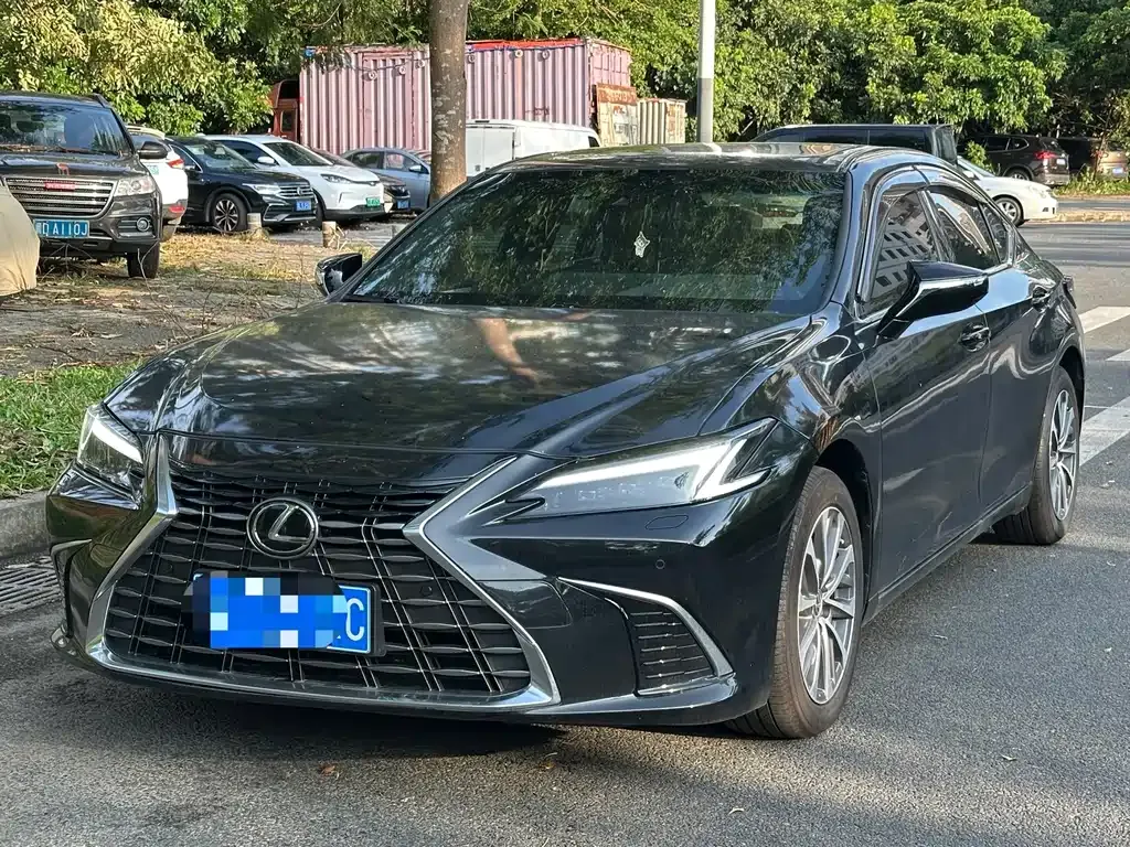 Lexus ES — фото 1