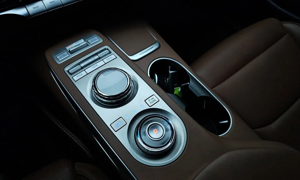 Genesis GV70 — фото 2
