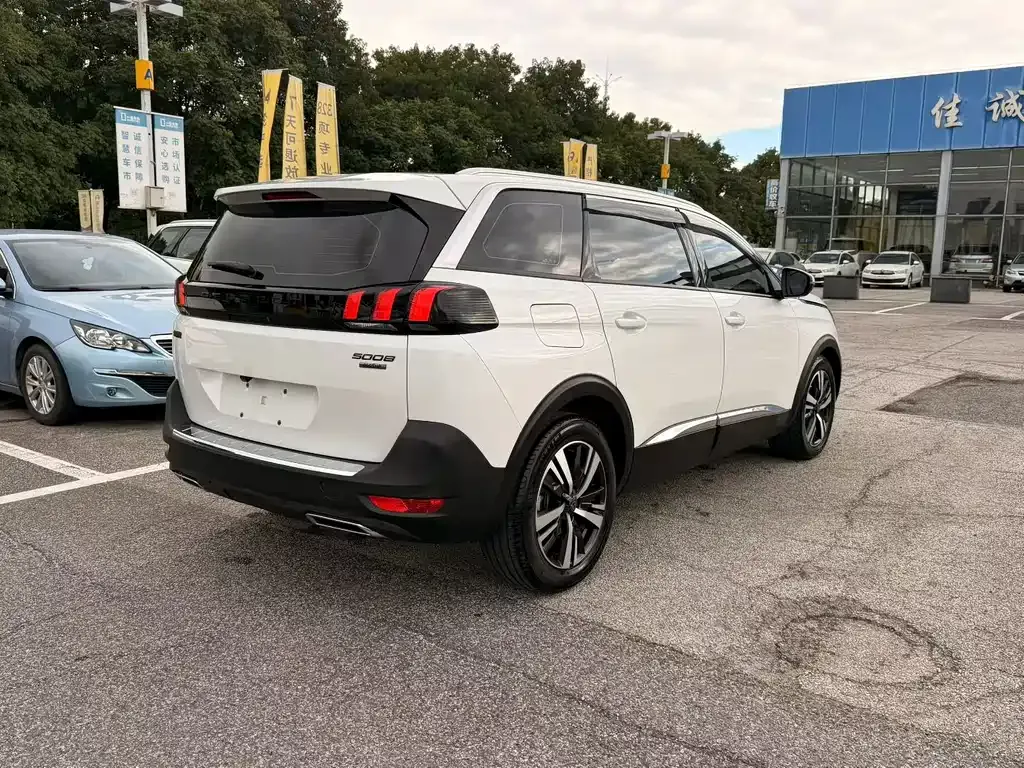 Peugeot 5008 — фото 9