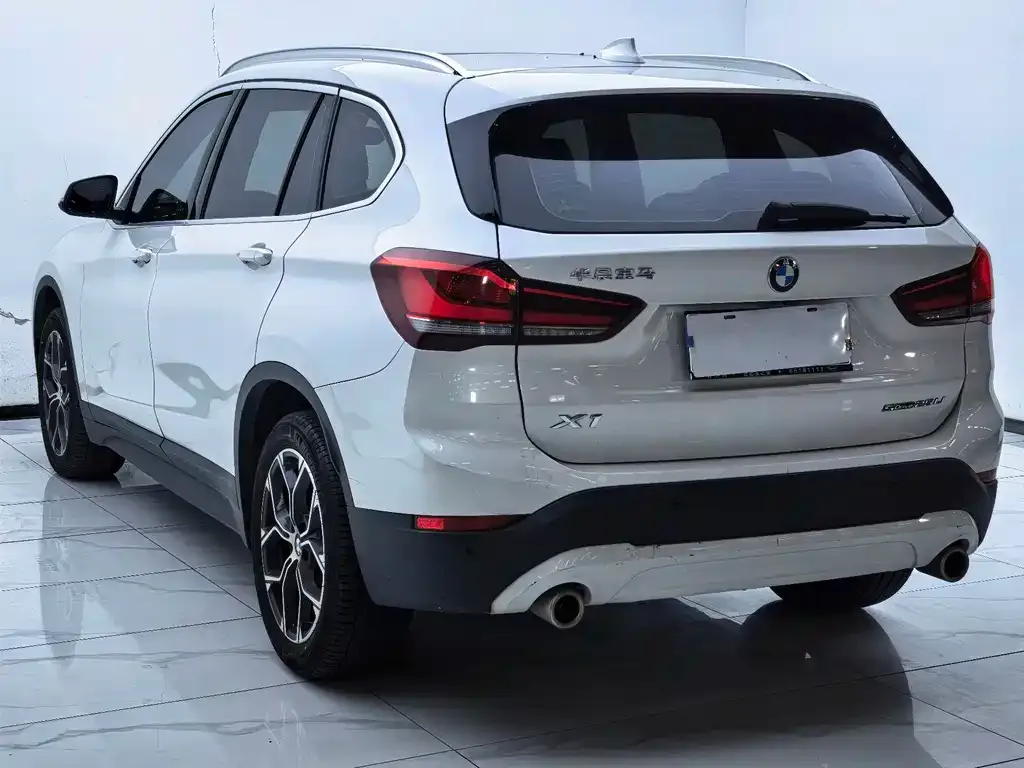 BMW X1 — фото 9
