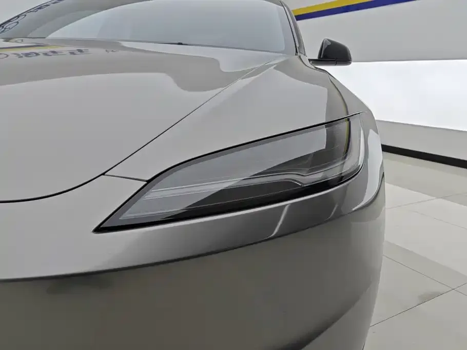 Tesla Model 3 — фото 9