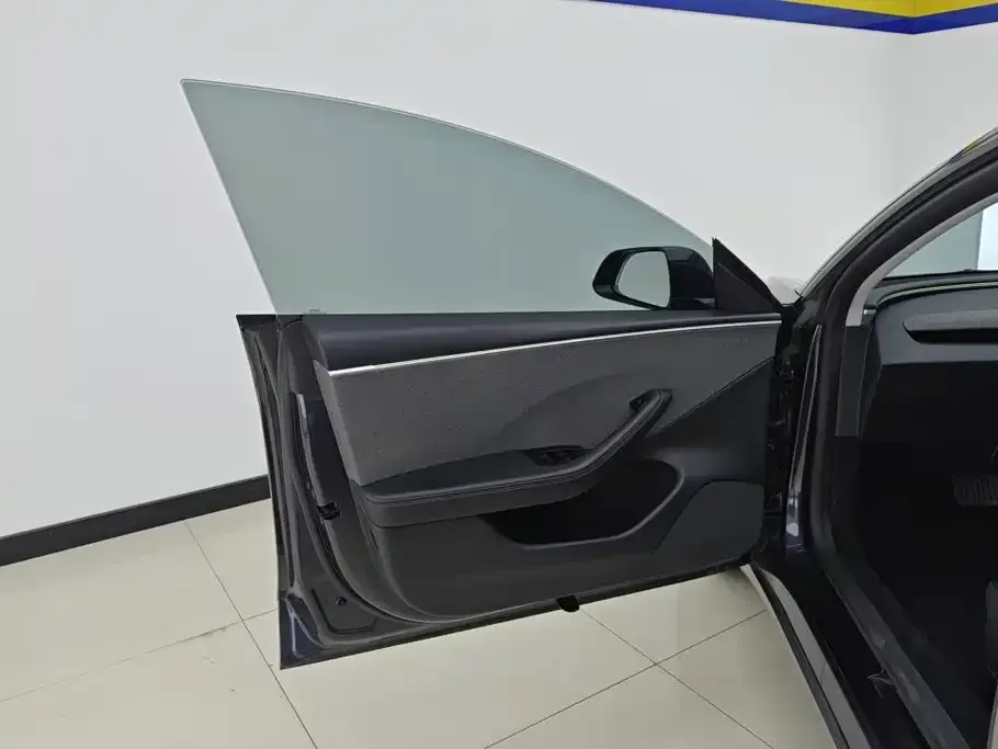 Tesla Model 3 — фото 2