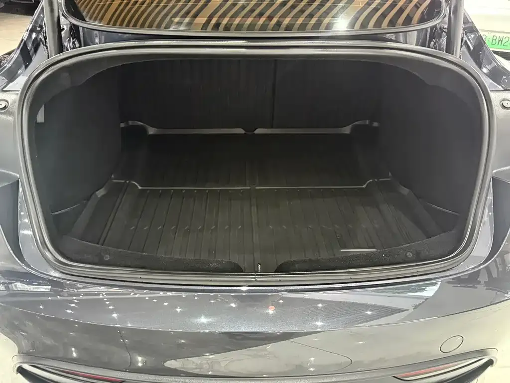 Tesla Model 3 — фото 3