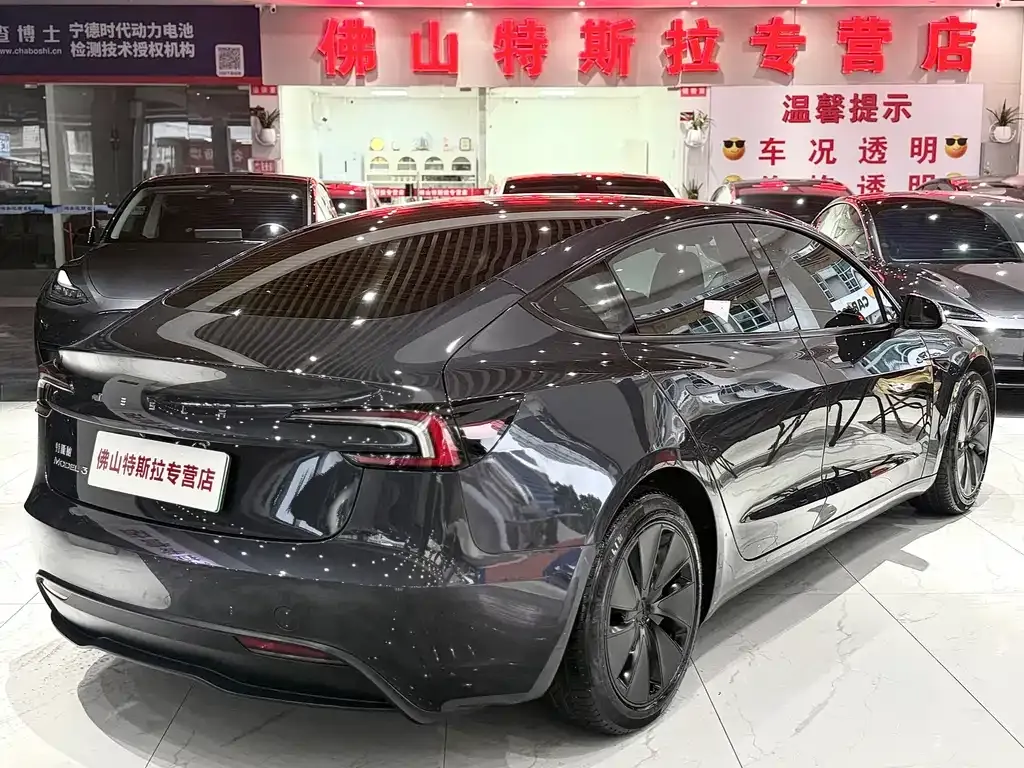 Tesla Model 3 — фото 10