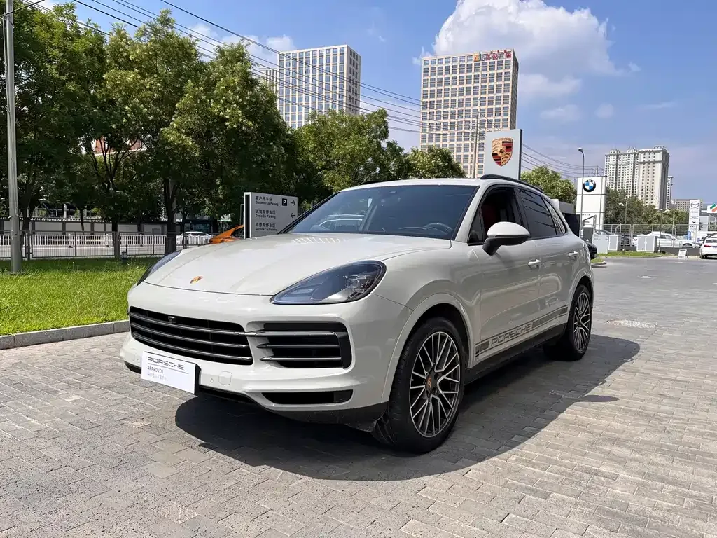 Porsche Cayenne — фото 1