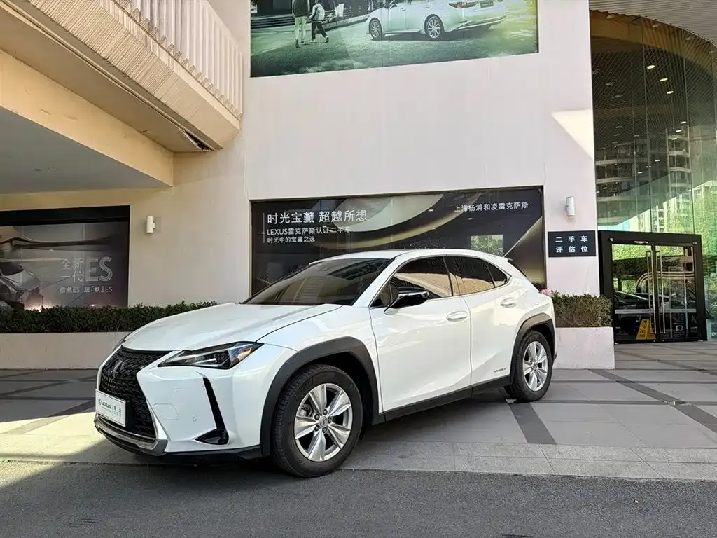 Lexus UX — фото 1