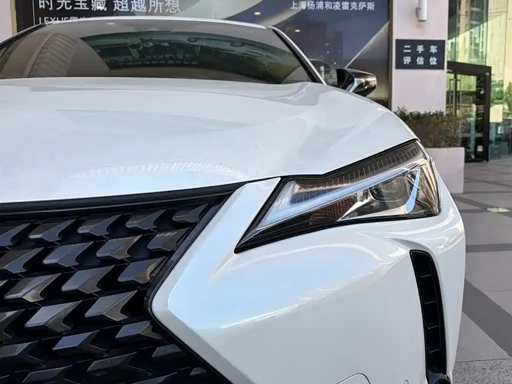 Lexus UX — фото 9