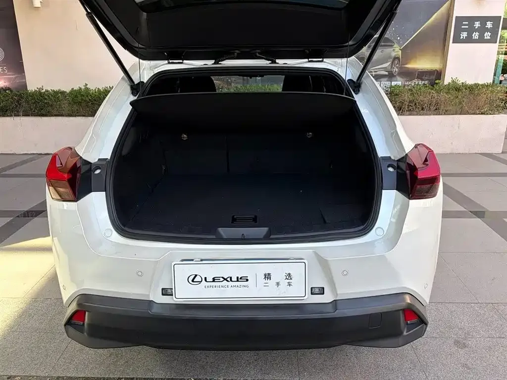 Lexus UX — фото 3