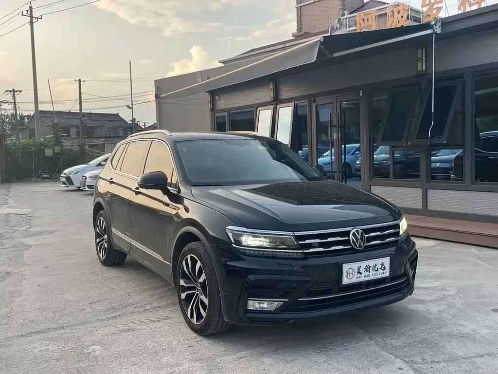 Volkswagen Tiguan L — фото 1