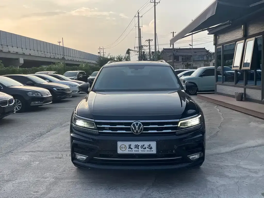 Volkswagen Tiguan L — фото 8