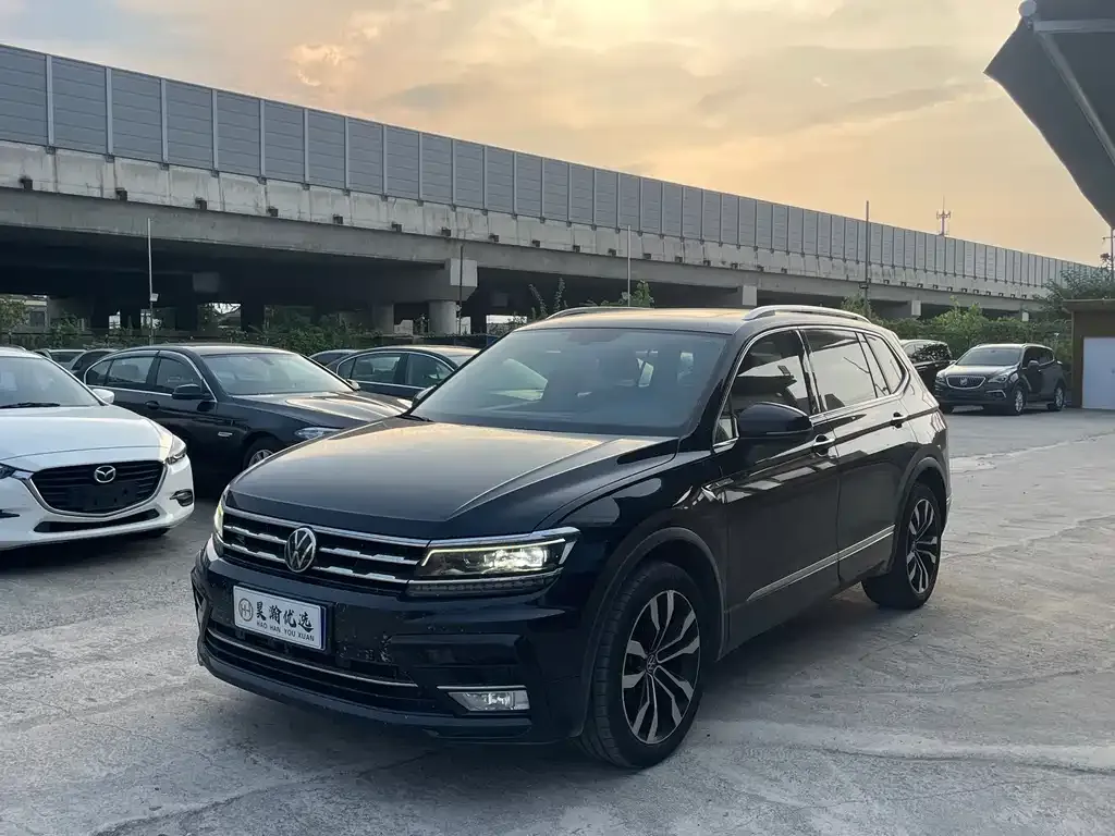 Volkswagen Tiguan L — фото 2