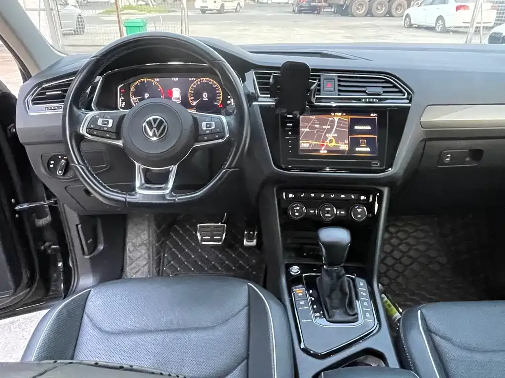 Volkswagen Tiguan L — фото 7